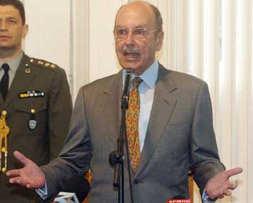 Αναφορές Στεφανόπουλου για τα εθνικά θέματα, την ελληνική Ιστορία και την οικονομία