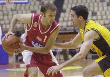 Νίκη του Ολυμπιακού επί της ΑΕΚ στο δεύτερο τελικό των πλέι οφ