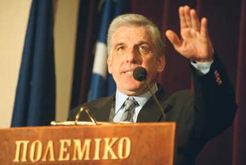 Ανοιχτά παραμένουν τα μεγάλα θέματα στις ελληνοτουρκικές σχέσεις, δήλωσε ο ΥΠΕΘΑ