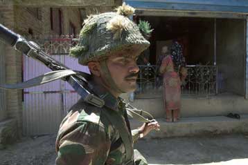 Ένας Ινδός και τέσσερις Πακιστανοί νεκροί σε συγκρούσεις στην περιοχή του Κασμίρ