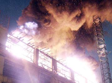 Υπό πλήρη έλεγχο η πυρκαγιά σε αποθήκη στον Πειραιά