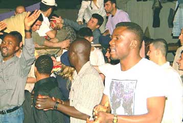 Συλλήψεις 11 λαθρομεταναστών και ενός Τούρκου δουλεμπόρου στην Κω