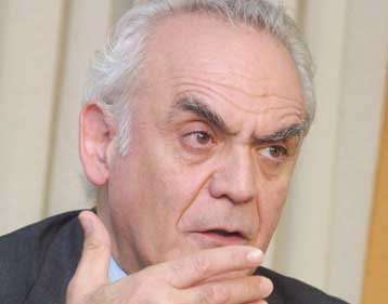 Πρόταση Τσοχατζόπουλου για «συλλογικότερη ηγεσία» στο ΠΑΣΟΚ