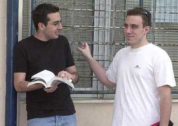 Σπουδασμένοι και με σπίτι οι Έλληνες, σύμφωνα με τη Eurostat