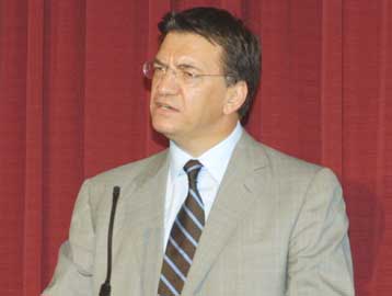 Έως το 2005 θα διοριστούν όλοι οι «16μηνίτες» αναπληρωτές εκπαιδευτικοί