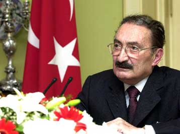 Η κυβέρνηση θα εξαντλήσει τη θητεία της, ξεκαθάρισε εκ νέου ο Μπουλέντ Ετζεβίτ