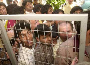 Σε σωστή κατεύθυνση αλλά με κοινωνικό έλλειμμα η ΕΕ πιστεύει ένας στους δύο Έλληνες