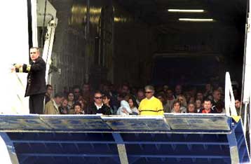 Επεισόδια στο λιμάνι του Πειραιά ανάμεσα σε απεργούς ναυτεργάτες και Λιμενικό