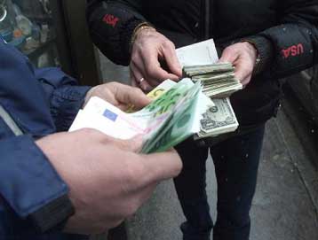 Στο υψηλότερο σημείο οκταμήνου το ευρώ έναντι του δολαρίου