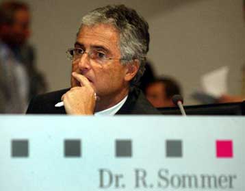 Η Deutsche Telekom επιβεβαιώνει την πρόθεσή της να περικόψει 22.000 θέσεις εργασίας