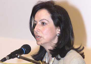 Η μετανάστευση δεν αποτελεί λύση στα προβλήματα της αγοράς εργασίας, διαπιστώνει η ΕΕ