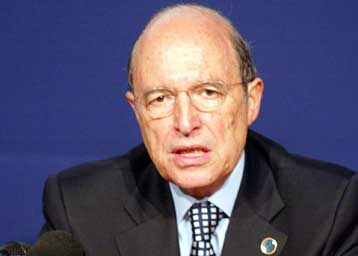 Διαψεύδει η Κομισιόν τα περί επαναφοράς των δακτυλικών αποτυπωμάτων στις ταυτότητες