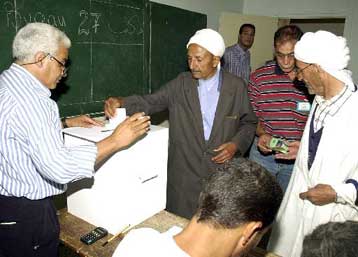 Βουλευτικές εκλογές την Πέμπτη στην Αλγερία, στη σκιά νέας αιματηρής επίθεσης ανταρτών