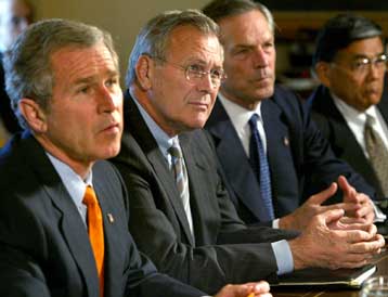 Στην Ινδία και το Πακιστάν στέλνει τον Ράμσφελντ ο Αμερικανός πρόεδρος