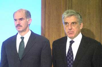 Το θέμα του ευρωστρατού στο επίκεντρο συνάντησης Σημίτη – Παπαντωνίου – Γ.Παπανδρέου