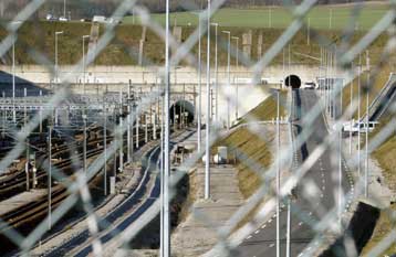 Αυστηρότερα μέτρα ασφαλείας στο τούνελ της Μάγχης λαμβάνει η Γαλλία