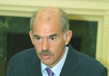 Υπερασπίζεται την πολιτική του για την ελληνοτουρκική προσέγγιση ο Γ.Παπανδρέου