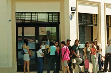 Στα υψηλότερα επίπεδα των τελευταίων 18 μηνών η ανεργία στη Γαλλία τον Απρίλιο