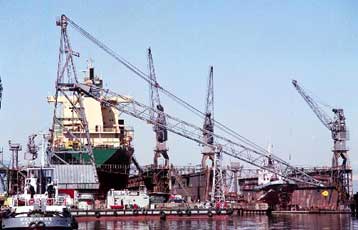 Υπεγράφη η σύμβαση για την πώληση των Ναυπηγείων Σκαραμαγκά στη HDW