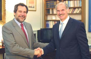 Συνάντηση Γ.Παπανδρέου – Παπουτσή για το ρόλο της Αθήνας στη διεθνή πολιτική σκηνή