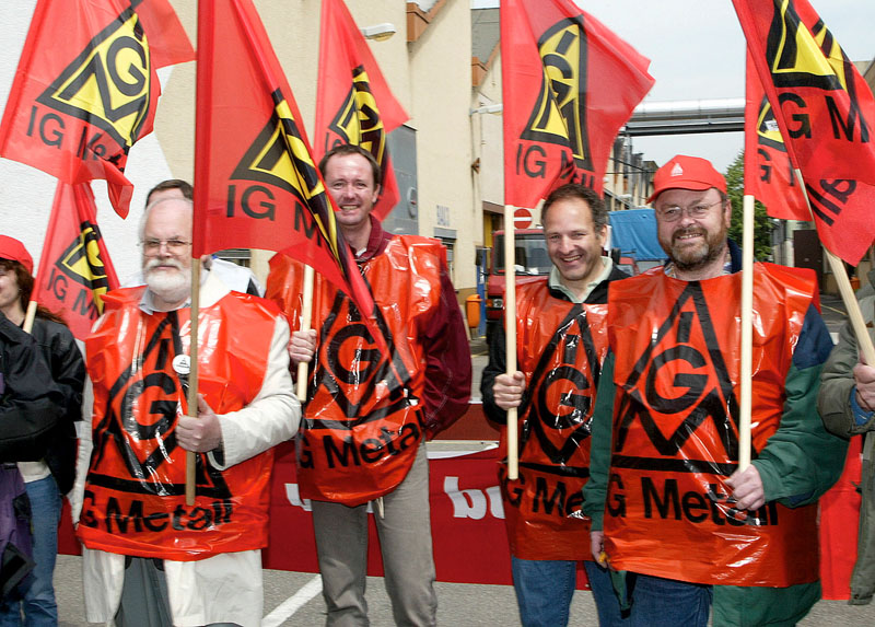 Παραλύει η αυτοκινητοβιομηχανία στη Γερμανία λόγω απεργιών