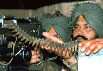 Νέες συγκρούσεις στη μεθόριο Ινδίας και Πακιστάν – Απομακρύνει υπαλλήλους του ο ΟΗΕ