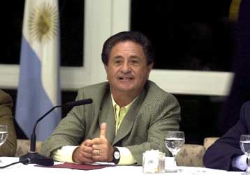 Μερική άρση του «παγώματος» των καταθέσεων αποφάσισε η κυβέρνηση της Αργεντινής