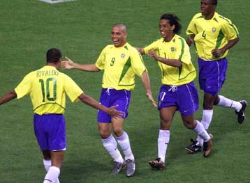Με πέναλτι του Ριβάλντο η Βραζιλία επικράτησε 2-1 της Τουρκίας