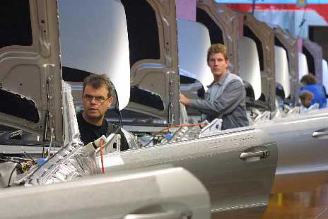 Στο υψηλότερο επίπεδο του 15μήνου η μεταποιητική δραστηριότητα στην ευρωζώνη το Μάιο