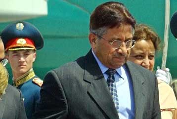 Πρόθυμος να προσέλθει σε άνευ όρων συνομιλίες με τον Βατζπαγί δηλώνει ο Μουσαράφ