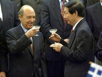 Θετικές οι εντυπώσεις του πρωθυπουργού κατά την πρώτη ημέρα των επαφών του στην Κίνα