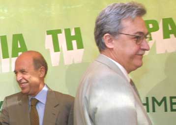 Ουδέν σχόλιο από τον πρωθυπουργό στην Κίνα για τις δηλώσεις Παπαδόπουλου