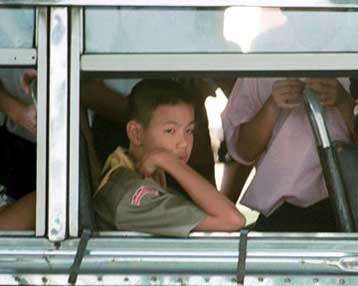 Τέσσερις νεκροί και 13 τραυματίες από επίθεση σε σχολικό λεωφορείο στην Ταϊλάνδη