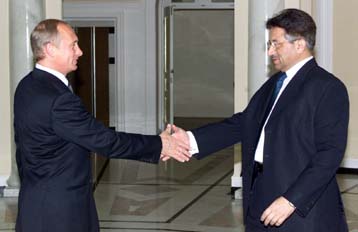 Θετικά ανταποκρίθηκαν Ινδία και Πακιστάν στην πρόσκληση Πούτιν για επαφές στη Μόσχα