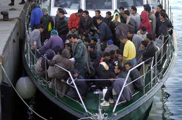 Σκληρότερα μέτρα κατά της μετανάστευσης λαμβάνει η Ιταλία