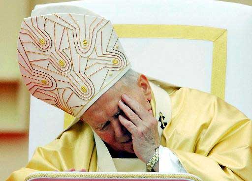 Διαψεύδει το Βατικανό πληροφορίες ότι ο Πάπας θα παραιτηθεί τον Αύγουστο