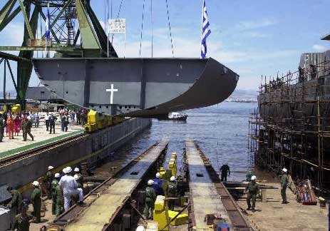 Με προσφυγή στο Ευρωπαϊκό Δικαστήριο απειλεί η Κομισιόν για τα Ναυπηγεία Σκαραμαγκά