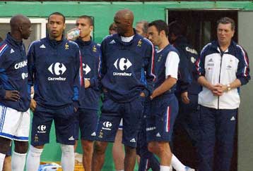 Αμφίβολος και ο Τιράμ για τον αγώνα Γαλλίας-Ουρουγουάης