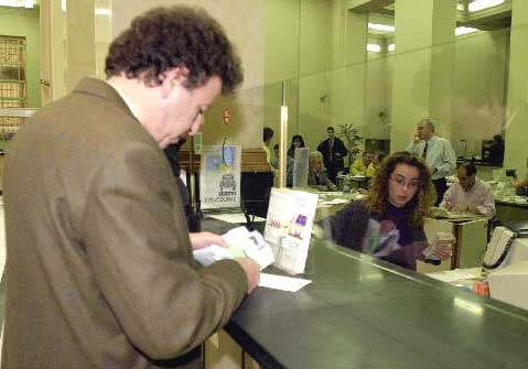 Σε επίπεδα-ρεκόρ ο δανεισμός των ελληνικών νοικοκυριών το Μάρτιο