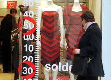 Διεύρυνση του ωραρίου λειτουργίας των καταστημάτων ζητά εκ νέου ο ΣΕΛΠΕ εν όψει 2004