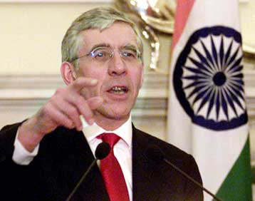 Έκκληση στους Βρετανούς πολίτες να εγκαταλείψουν Ινδία και Πακιστάν