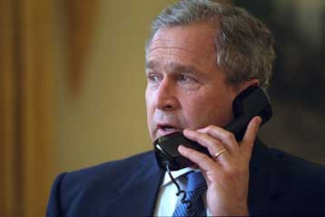 Για αποκλιμάκωση της κρίσης προέτρεψε την Ινδία και το Πακιστάν ο Μπους