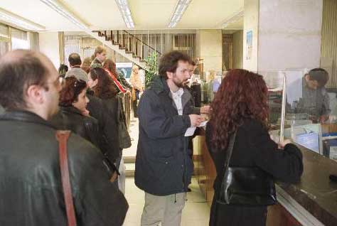 Δεν υπάρχει κίνδυνος υπερχρέωσης των νοικοκυριών, τονίζουν οι τραπεζίτες