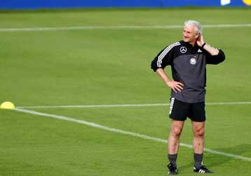 Εκτός προπονήσεων παραμένουν οι Κλόζε και Μετζέλντερ για την Γερμανία