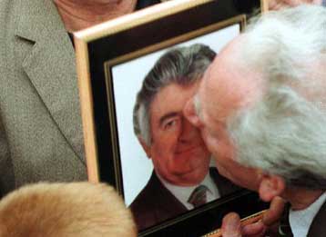 Διέψευσε η SFOR ότι έλαβε επιστολή διά χειρός Ράντοβαν Κάρατζιτς