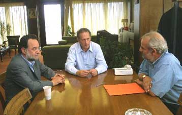 Πιθανή η μονιμοποίηση συμβασιούχων του Δημοσίου, σύμφωνα με τον υπουργό Εσωτερικών