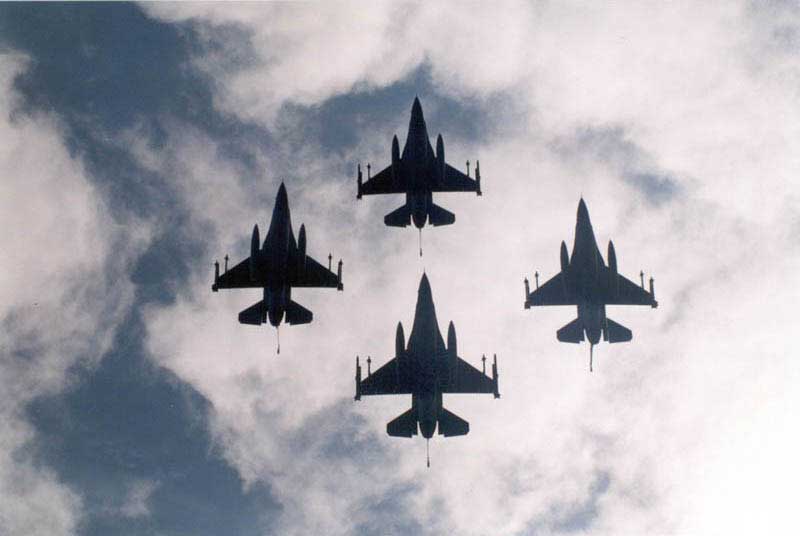 Νέες παραβιάσεις του ελληνικού εναέριου χώρου από τουρκικά μαχητικά