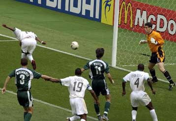 Η Νότιος Αφρική κέρδισε 1-0 την Σλοβενία και είναι πολύ κοντά στην πρόκριση