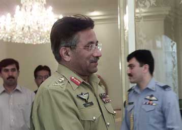 Ινδικό αεροσκάφος κατέρριψε το Πακιστάν – Τέσσερις Ινδοί νεκροί στη μεθόριο