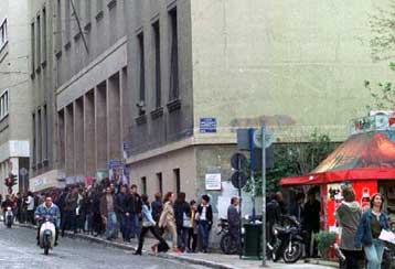 Την παρέμβαση του πρωθυπουργού ζητούν οι πανεπιστημιακοί καθηγητές